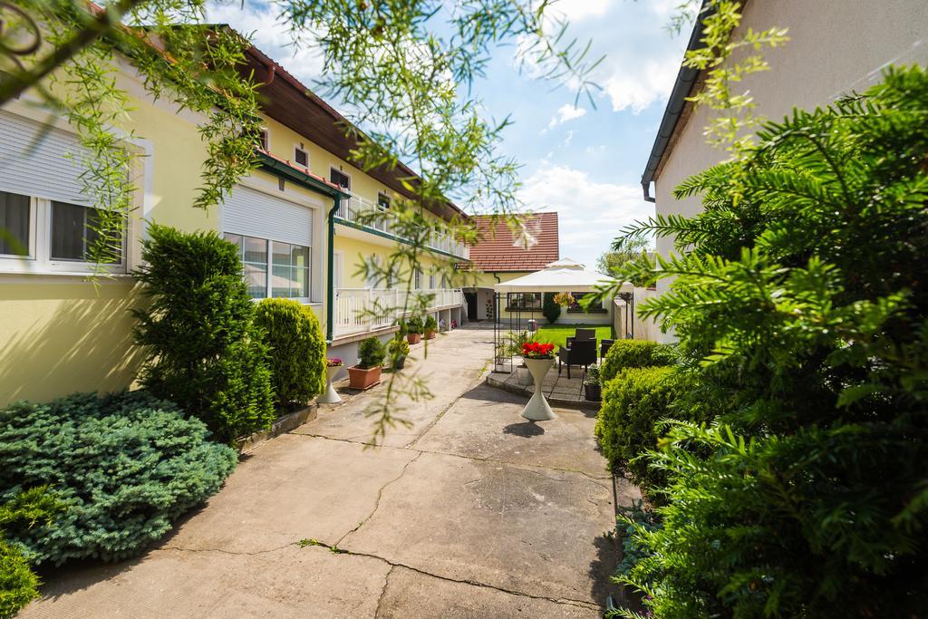 Gaestehaus - Doris - Wenzl Mörbisch am See Exterior foto