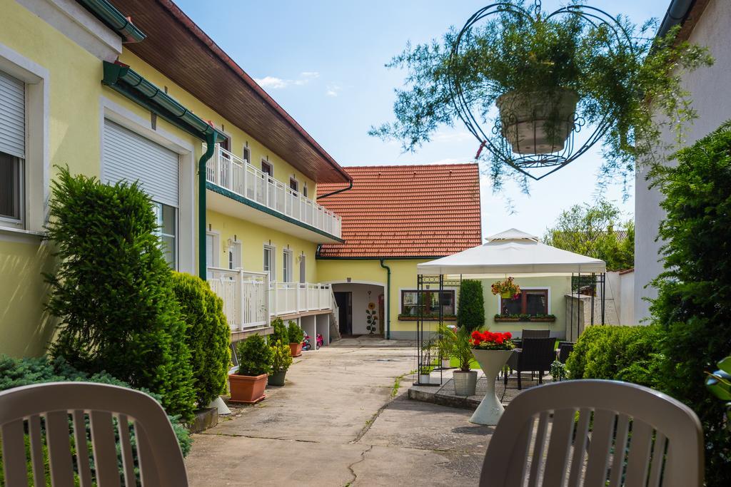 Gaestehaus - Doris - Wenzl Mörbisch am See Exterior foto