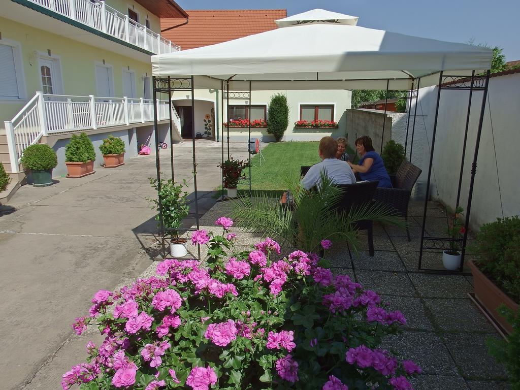 Gaestehaus - Doris - Wenzl Mörbisch am See Exterior foto